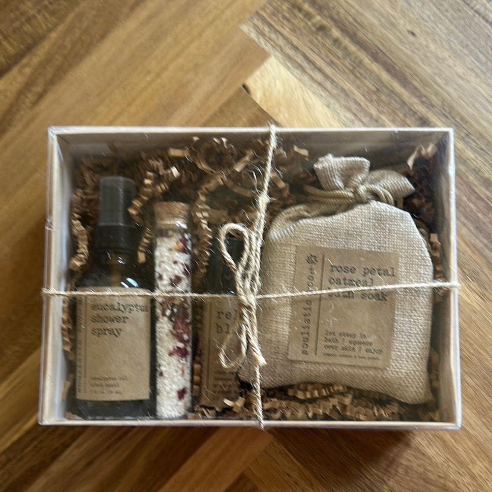 Eucalyptus and Rose Petal Bath Gift Set